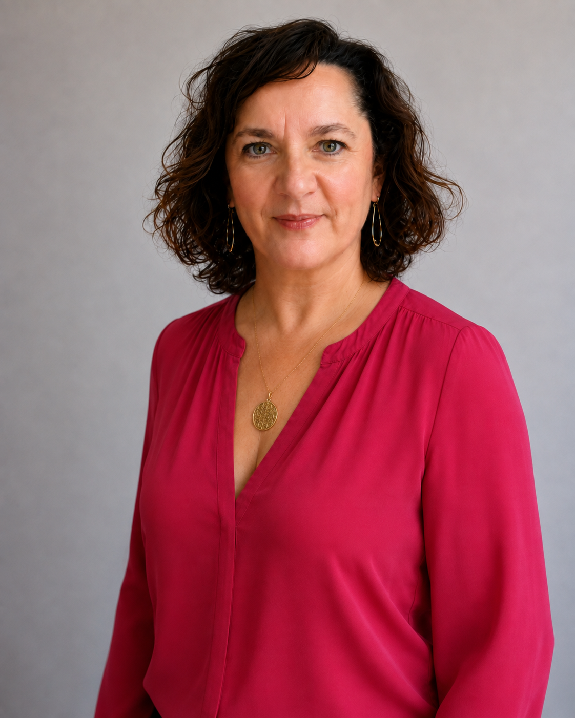 Portrait de Delphine Strazzieri, executive coach, sophrologue et fondatrice de BE YOURSELF®.
